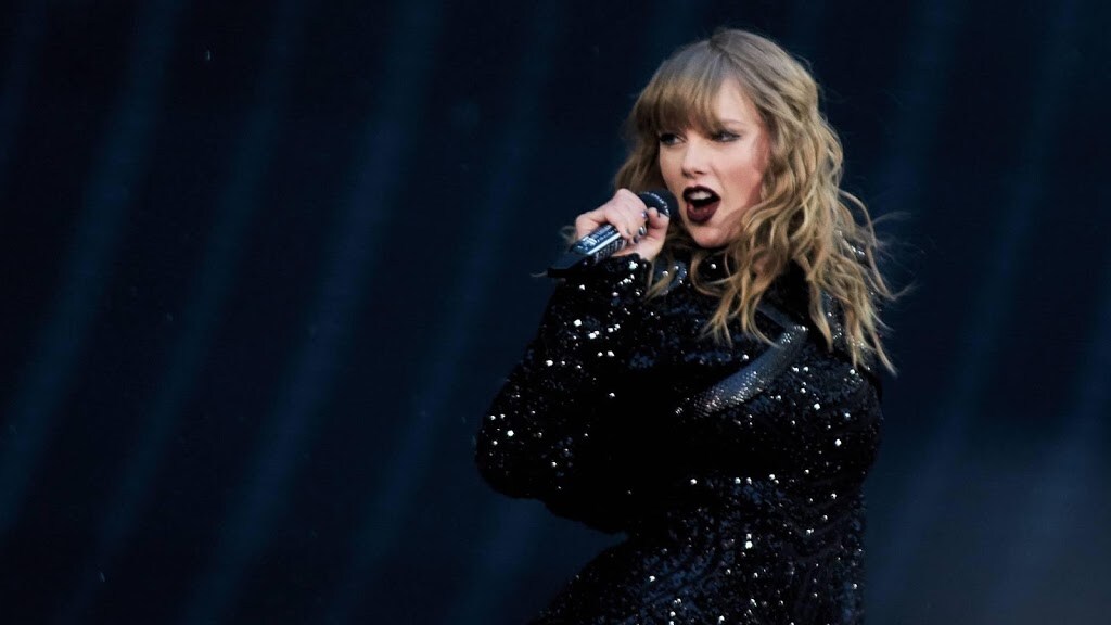 Taylor Swift verkleedt zich als zeemeermin