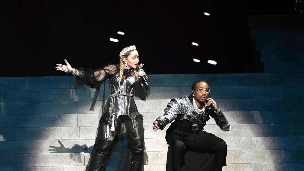 Madonna wéér niet op podium door blessure