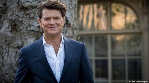 Beau van Erven Dorens heeft corona, Humberto neemt uitzending over