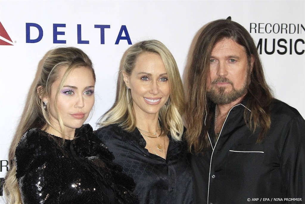 Moeder Miley Cyrus 'was betere ouder geweest' als ze wiet rookte