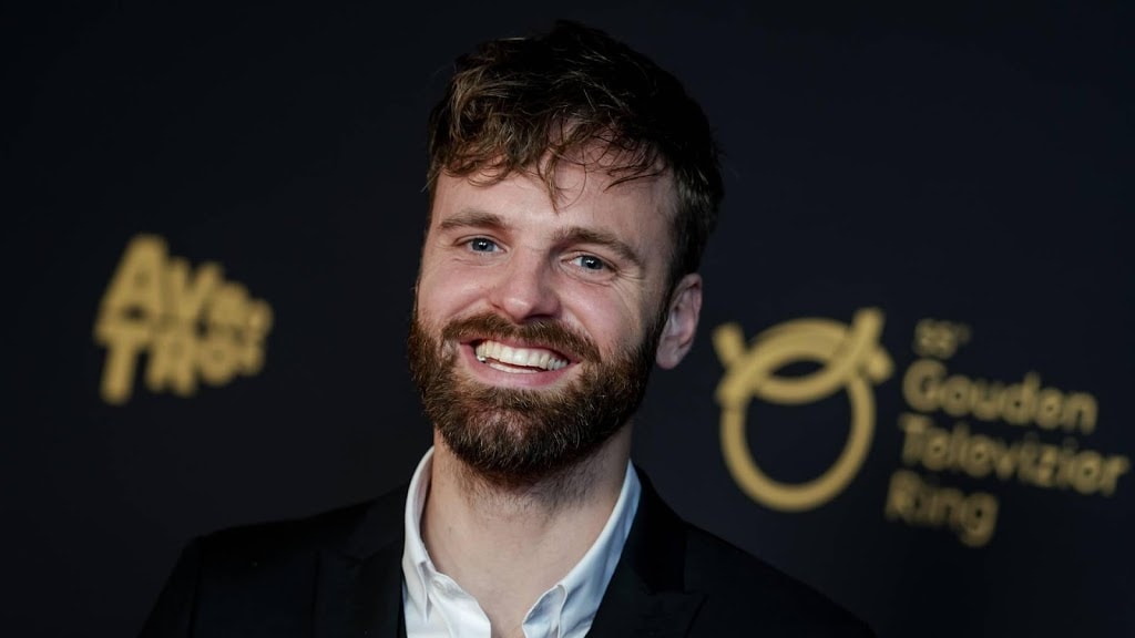 Tim Hofman onderzoekt wie in Nederland de touwtjes in handen hebben