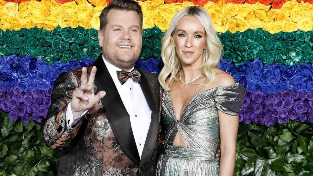 James Corden betaalt staf talkshow voorlopig uit eigen zak