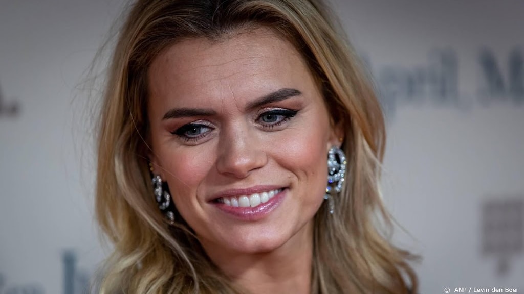 Nicolette van Dam krijgt opmerkelijk verzoek op Instagram van fan