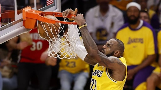 Basketballer LeBron James denkt na over toekomst na uitschakeling