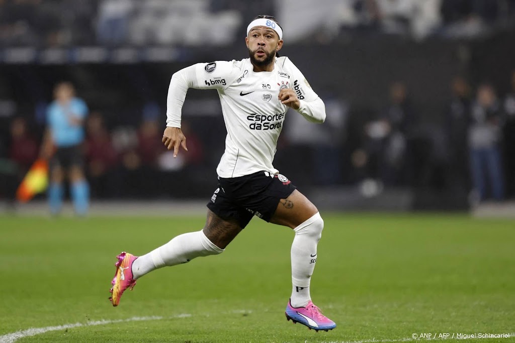 Depay wil aflopend contract bij Corinthians graag verlengen