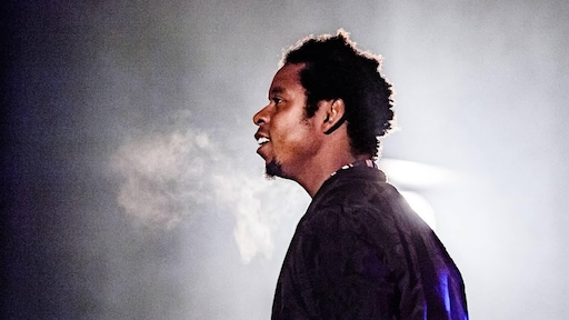 Typhoon en Edgar Davids spelen belangrijke rol in slavernijdebat