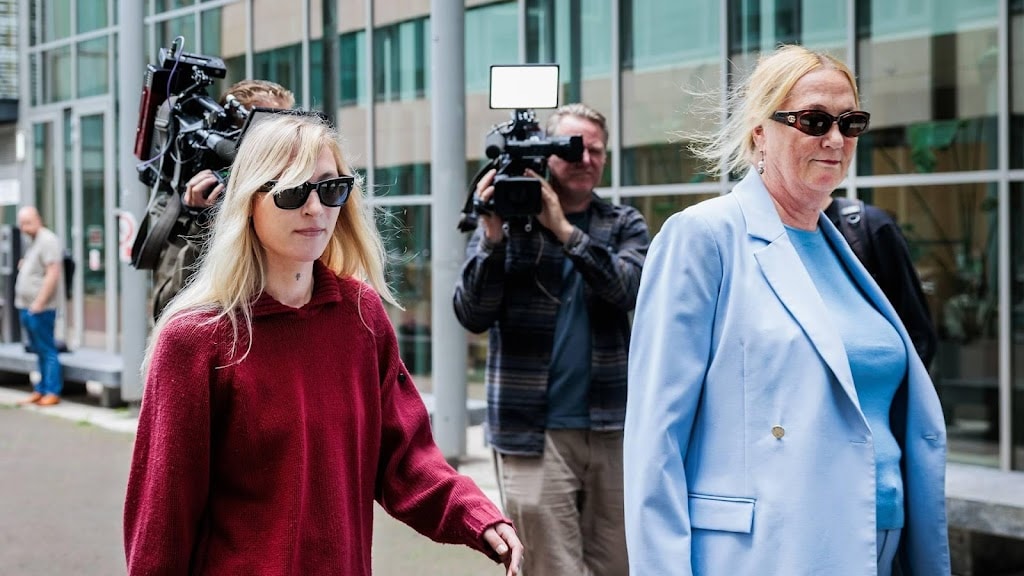 Zangeres S10 aanwezig bij zitting tweelingbroer, verdachte niet erbij