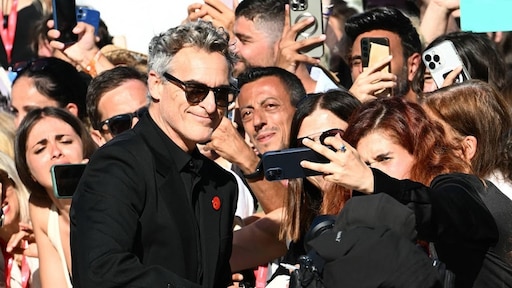 Ook Joaquin Phoenix en regisseur Auschwitzfilm verdedigen Ruffalo