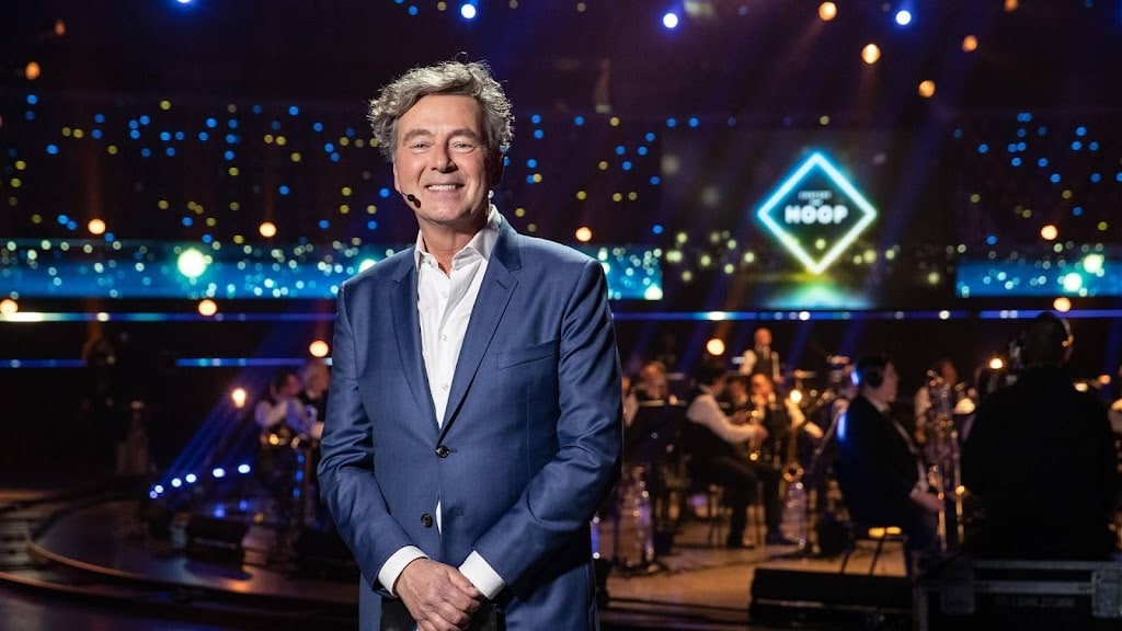 Bert van Leeuwen geëerd met eigen prijs na 40 jaar aanwezigheid op tv