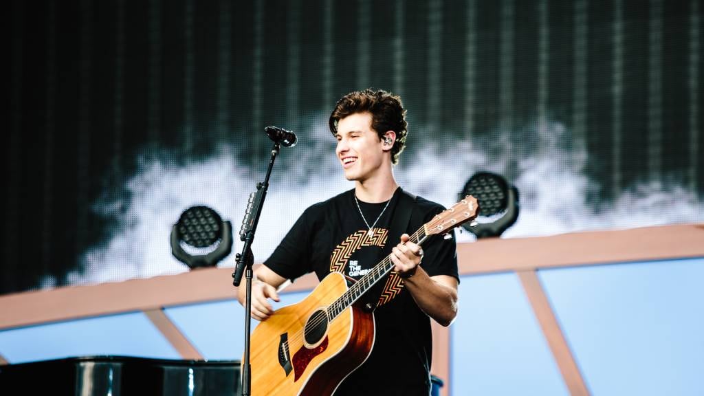 Shawn Mendes treedt op tijdens Victoria's Secret Fashion Show