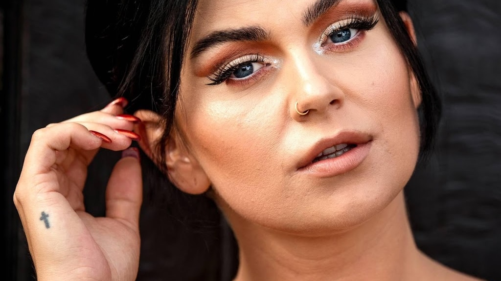 Roxeanne Hazes treedt op in ondergoed