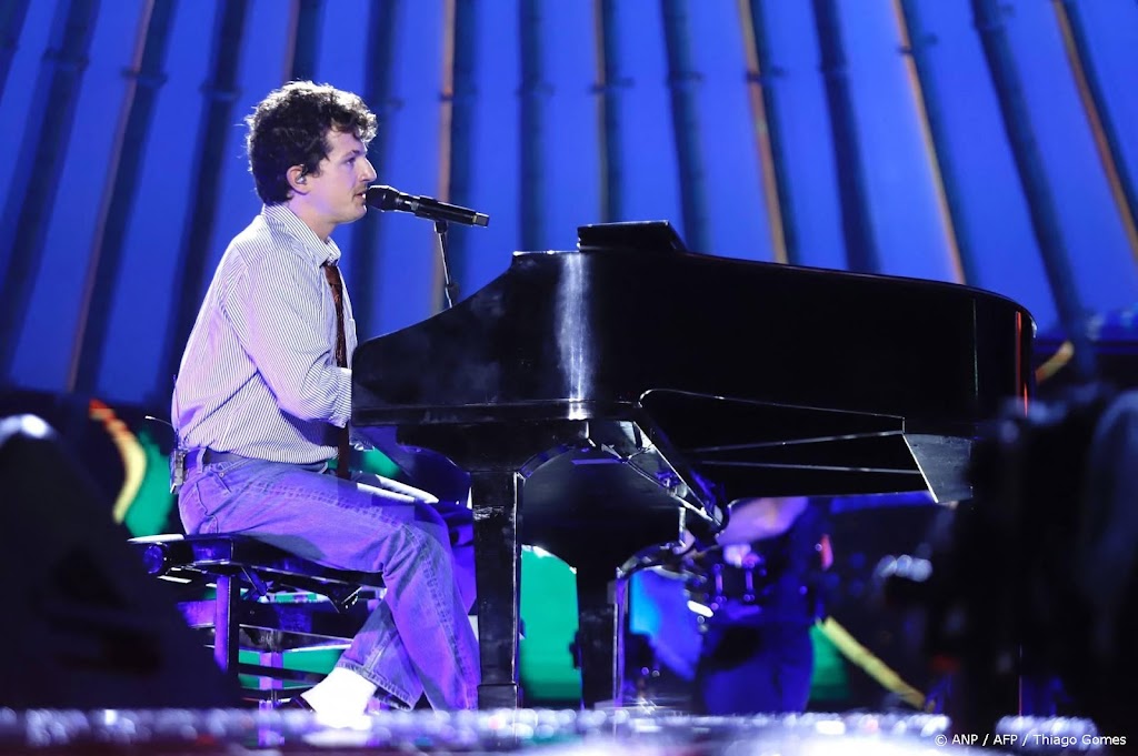 Charlie Puth zingt volkslied tijdens Super Bowl