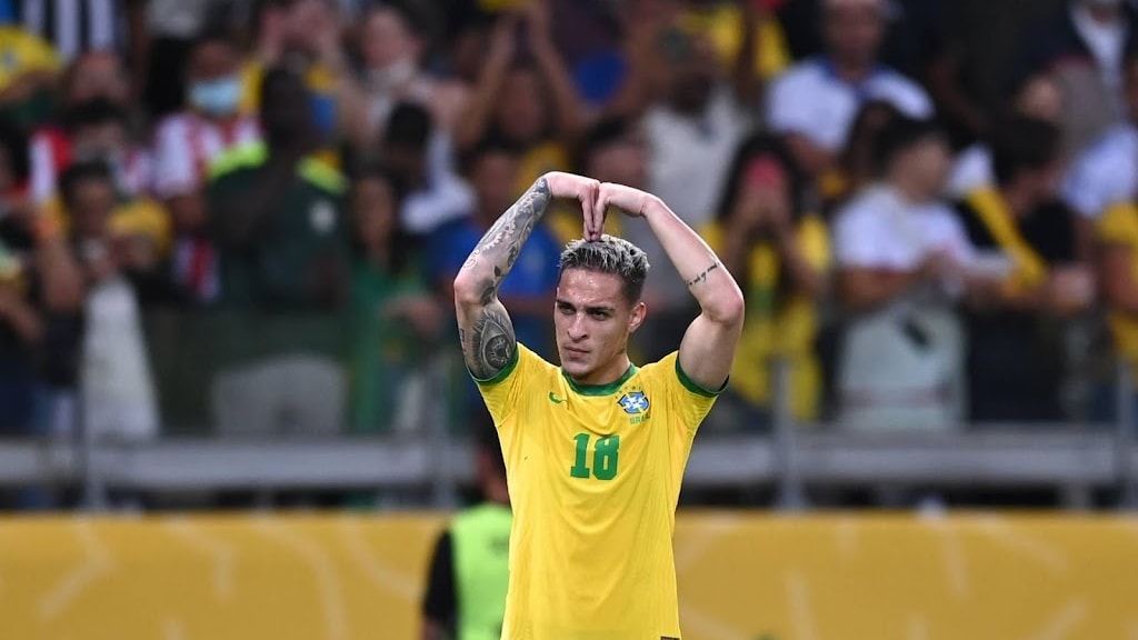 Ajacied Antony scoort fraai voor Brazilië