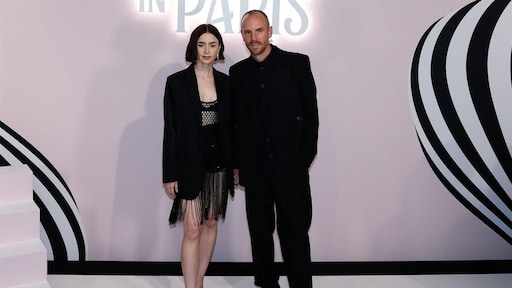 Man Lily Collins laat van zich horen na haatberichten draagmoederschap