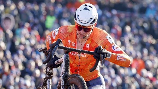 Van der Poel mederecordhouder met zevende wereldtitel veldrijden