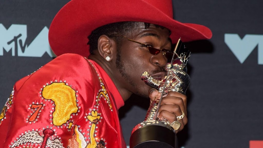 Lil Nas X moet stoppen met verkoop satanschoenen