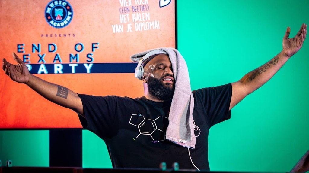 Willie Wartaal werkt zich in het zweet voor zitwerkend Nederland