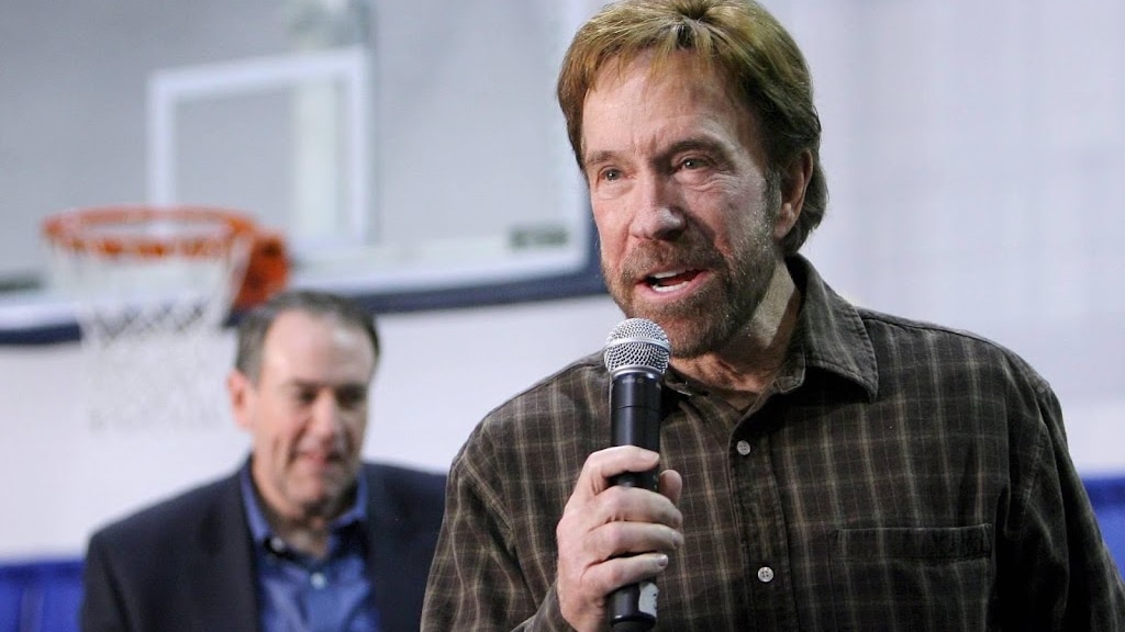 Image for the article: Familie Chuck Norris waarschuwt voor nepberichten over overlijden