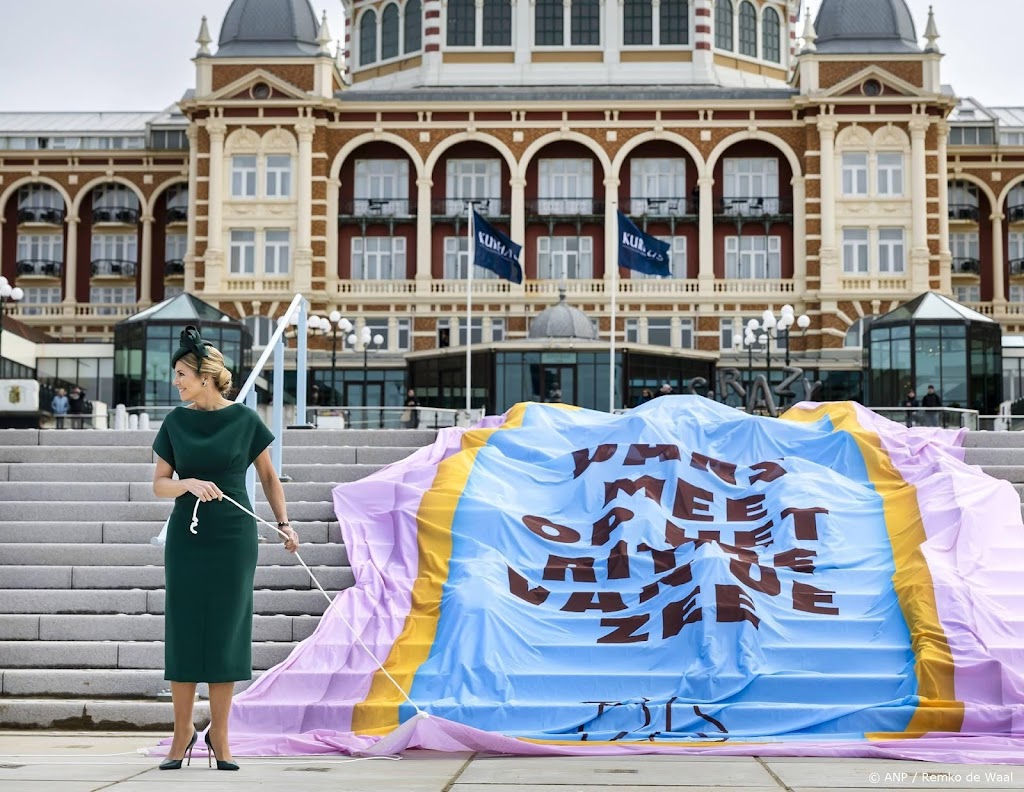 Máxima opent vernieuwde boulevard Scheveningen
