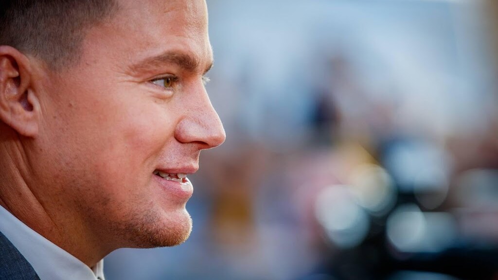 Channing Tatum verliest spelletje en moet naakt