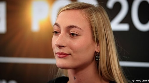 S10 doorbreekt stilte over broer tijdens concert in Paradiso: 'Andere helft ligt in ziekenhuis'