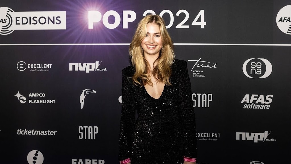 Roxy Dekker en Roxeanne Hazes treden op tijdens Appelpop