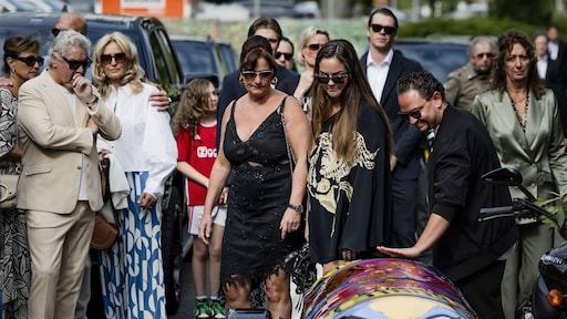 Afscheid topchef Jonnie Boer: in Zwolle naar laatste rustplaats gebracht