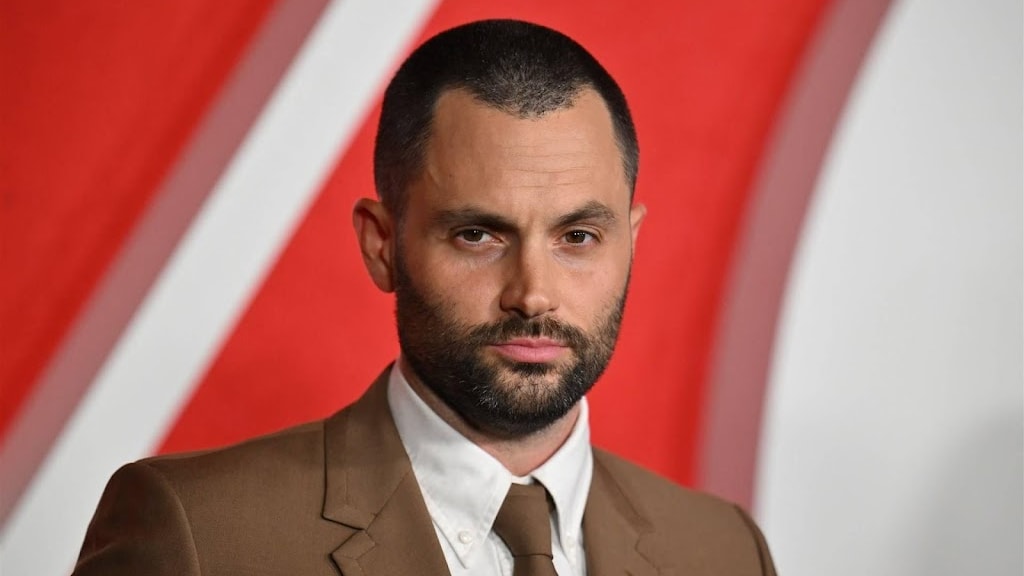 Penn Badgley maakt bekend: 'Mijn zoon heet helemaal geen James'