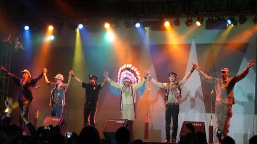 André Rieu rockt met discogroep Village People het Vrijthof