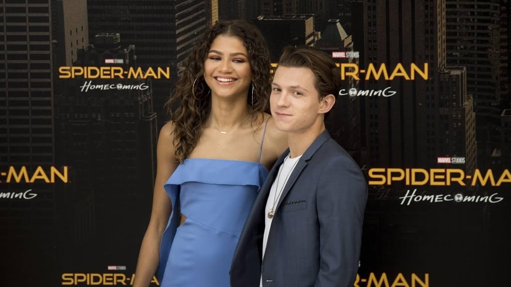 Tortelduifjes Tom Holland en Zendaya zoenend gespot