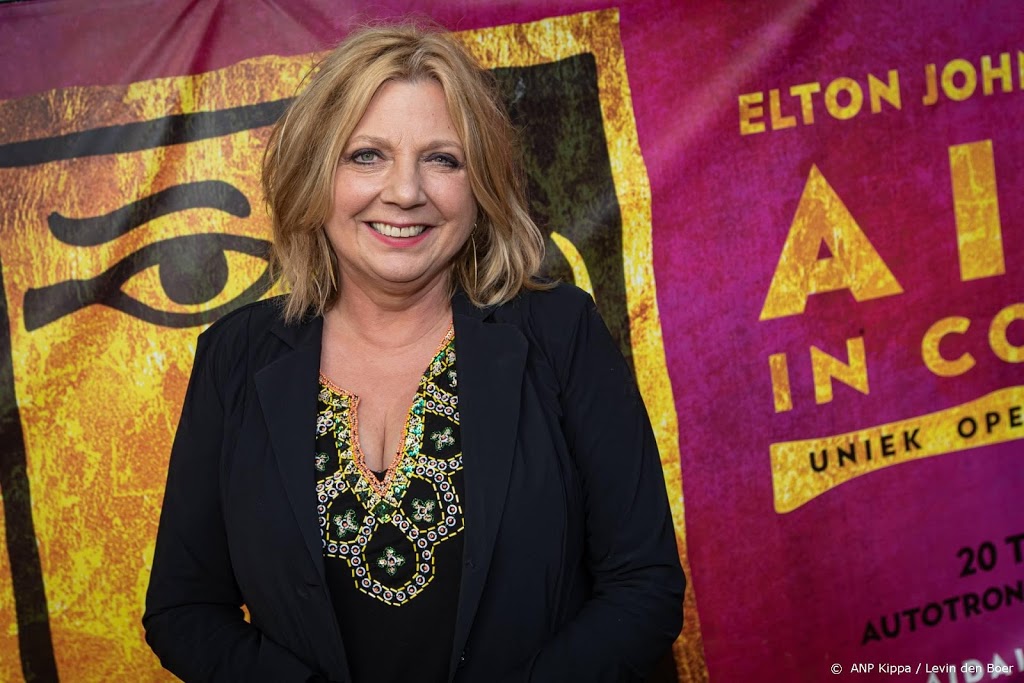 Loretta Schrijver en Buddy Vedder in panel The Masked Singer