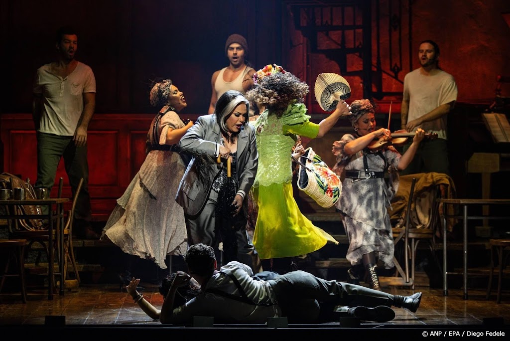 Musical Hadestown speelt wegens succes langer door in Carré
