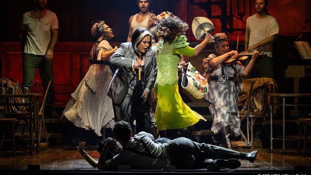 Musical Hadestown speelt wegens succes langer door in Carré