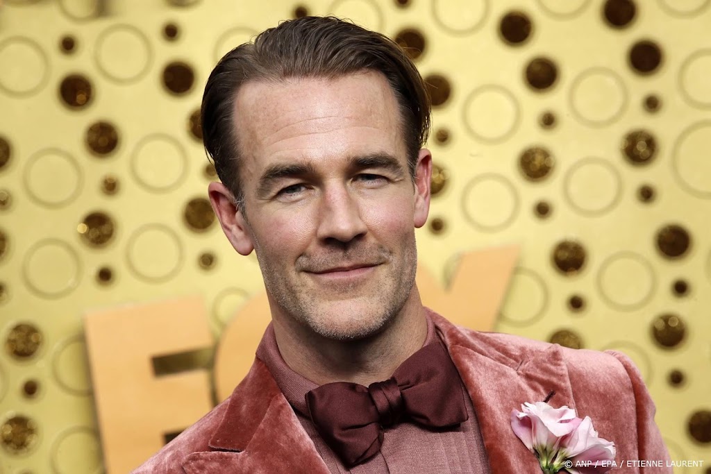 Weduwe herdenkt James Van Der Beek op trouwdag