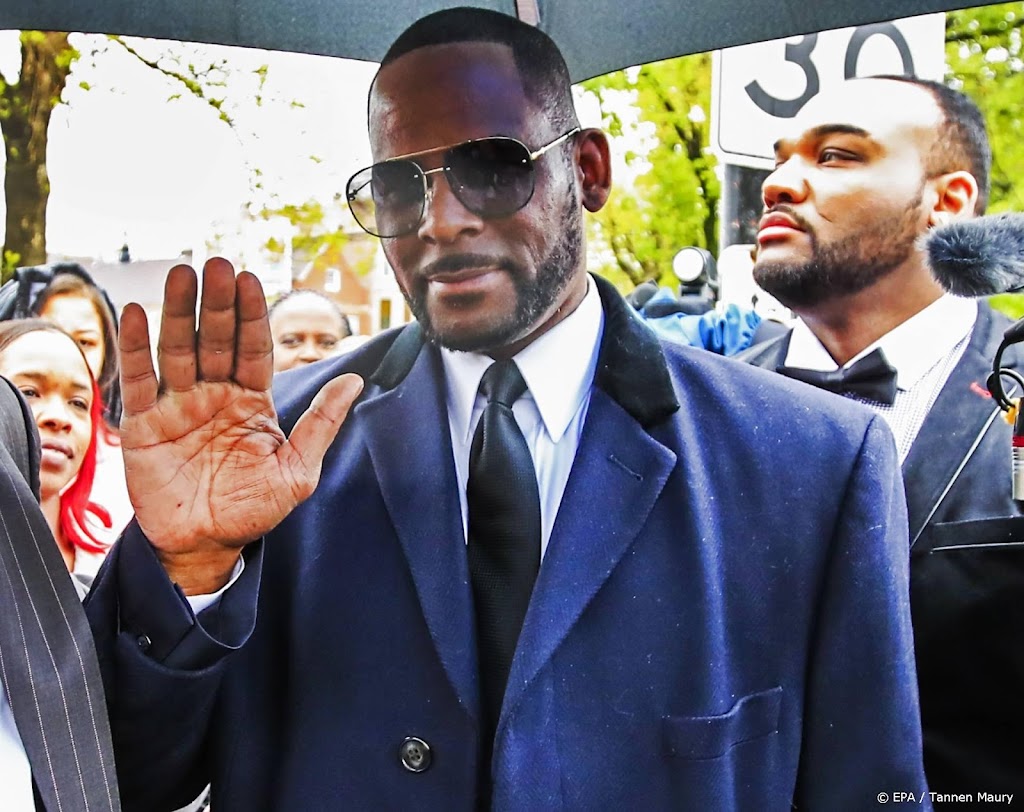 Advocaat R. Kelly wil Donald Trump vragen om gratie te verlenen