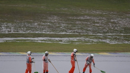 De kwalificatie voor de Grand Prix van Brazilië is uitgesteld naar zondag