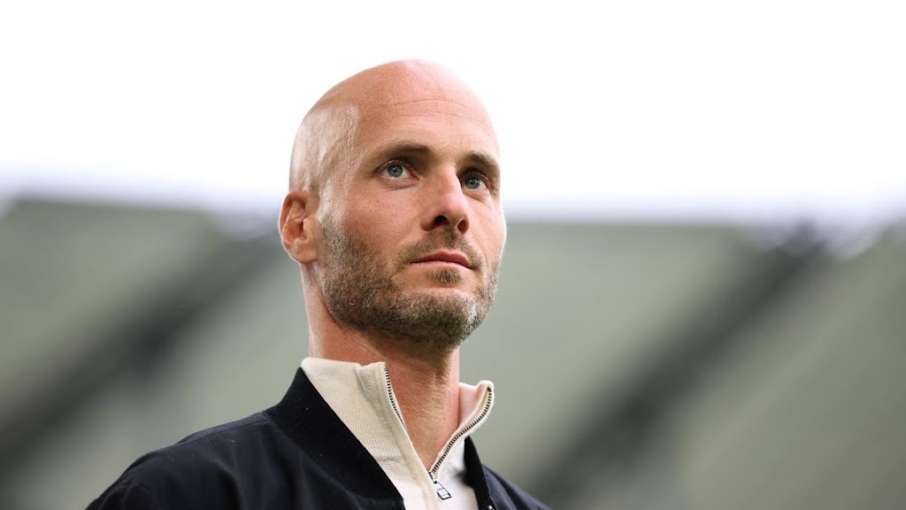 Simonis mag voorlopig blijven als trainer van Wolfsburg