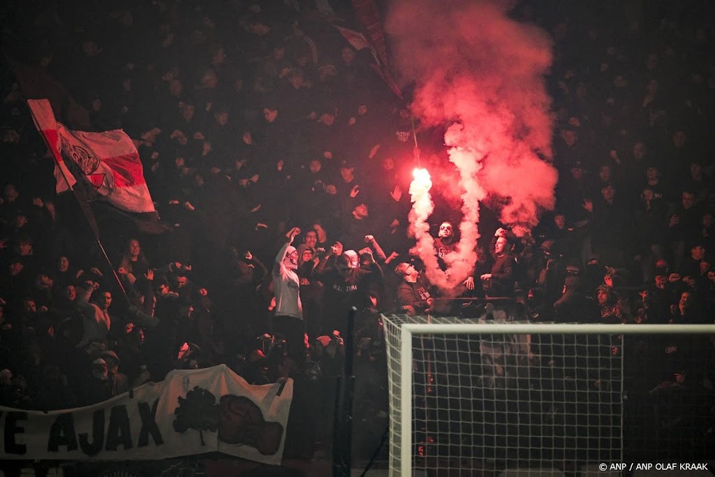 Ajax heeft eerste fans van vuurwerkactie geïdentificeerd