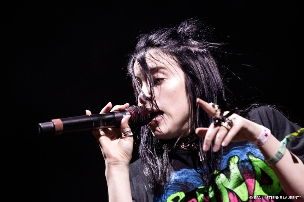 Billie Eilish stoot Hef na een week alweer van de troon 