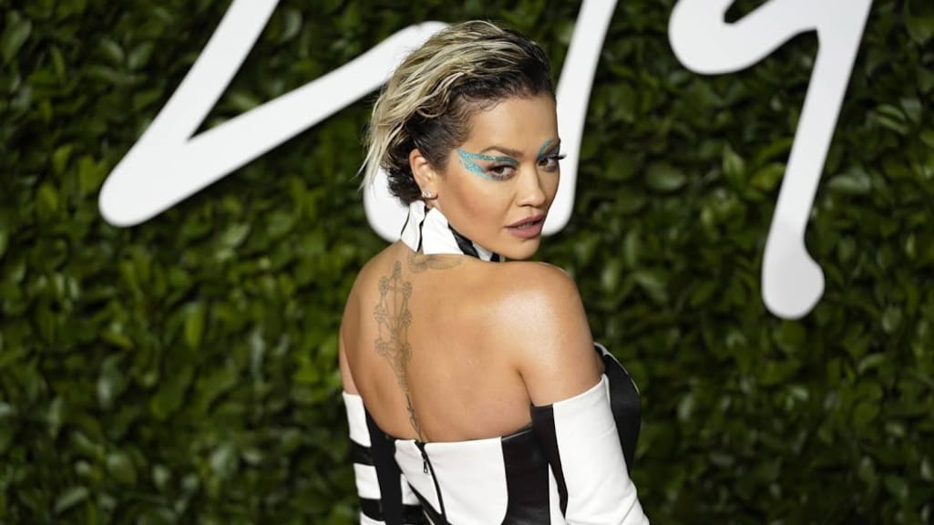 Rita Ora kondigt optreden vanaf de Eiffeltoren aan