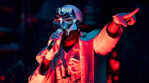 The Weeknd verrast met onaangekondigd optreden bij Grammy's