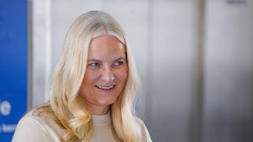 Stichting stopt samenwerking met Mette-Marit om contact Epstein