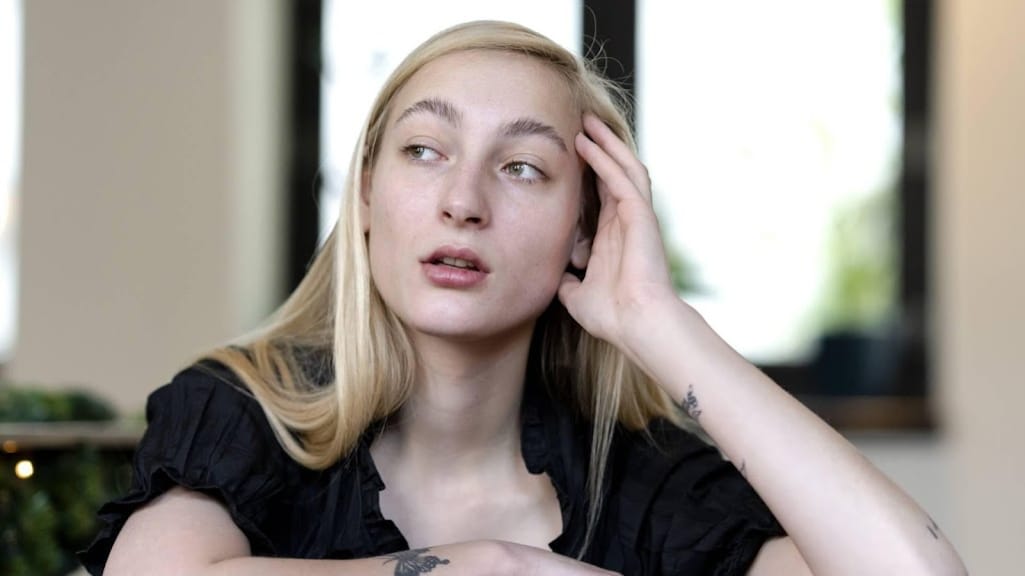 S10 in tranen na presentatie songfestivalnummer: 'Kom van ver'