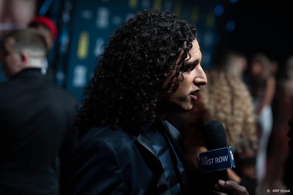 Ali B scoort met Anderhalf, coronalied Zon flopt