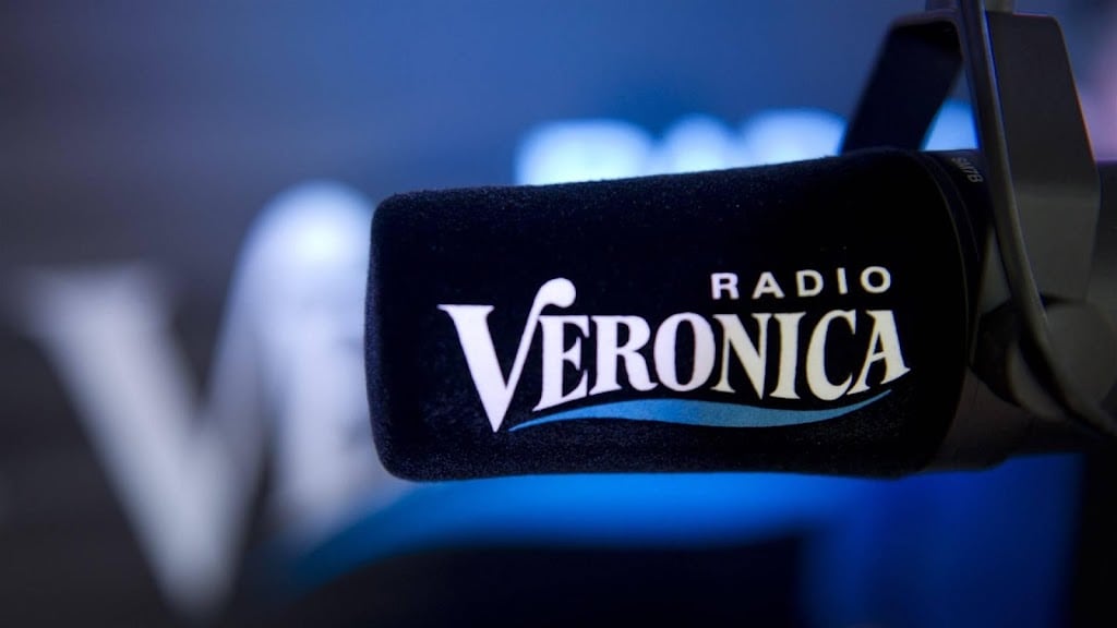 Radioland op de schop: Mediahuis neemt Radio Veronica, 100% NL en SLAM! over