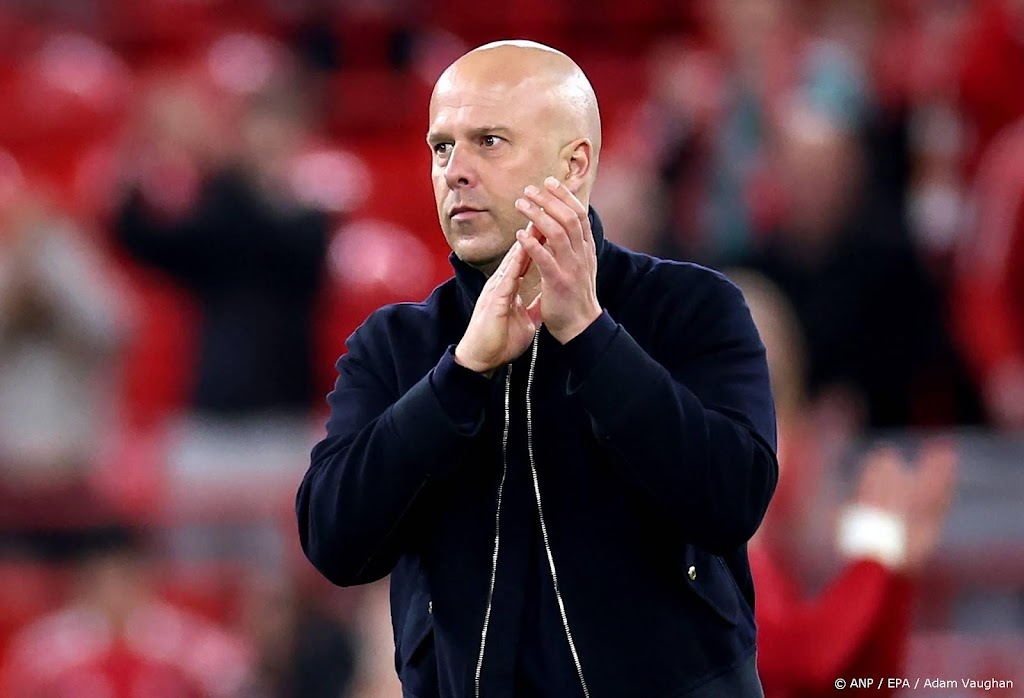 Liverpool-coach Slot mist keeper Alisson tegen City en PSG