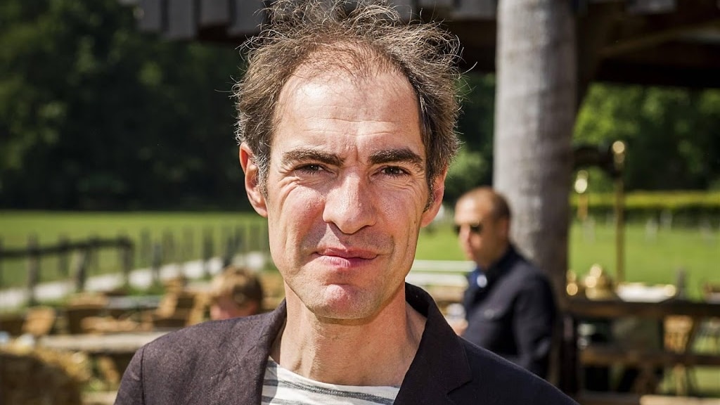 Johan Nijenhuis denkt over tatoeageverbod voor acteurs: 'Zou mooi zijn als ze een blanco canvas blijven'