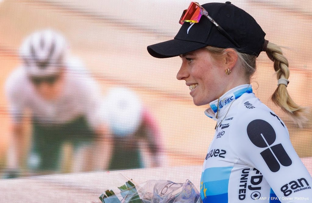 Vollering wint vijfde Giro-rit, Van der Breggen behoudt roze