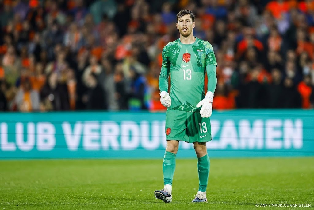 Doelman Roefs maakt debuut voor Oranje tegen Algerije