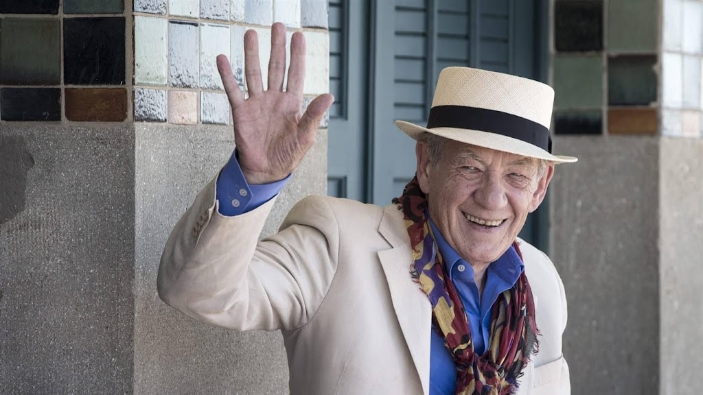 Ian McKellen raakte bij val van podium gewond aan pols en nek